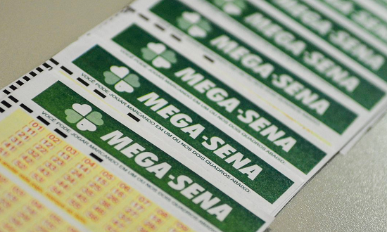 Mega-Sena sorteia prêmio acumulado de R$ 100 milhões nesta quinta Mega-Sena sorteia prêmio acumulado de R$ 100 milhões nesta quinta